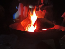 Am Lagerfeuer